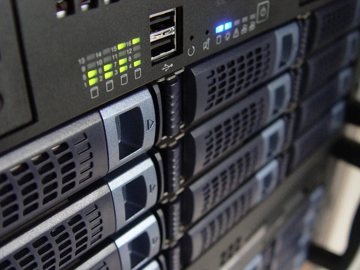 Data Lakes vs. Data Warehouses: A Comparison for Newsroom Analytics
